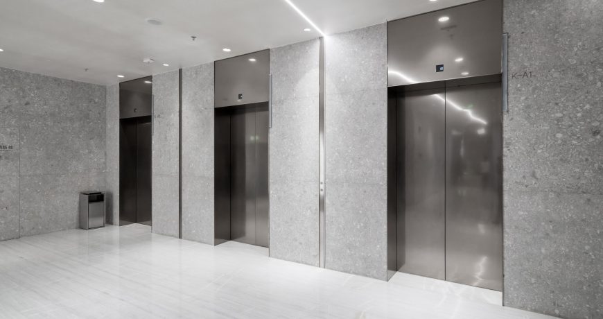 The elevator entrance is in the shopping mall The elevator entrance is in the shopping mall